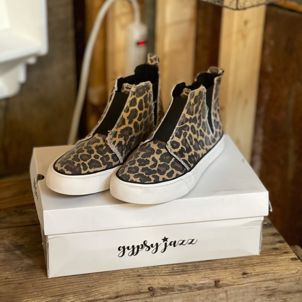 Gypsy Jazz leopard sneakers!